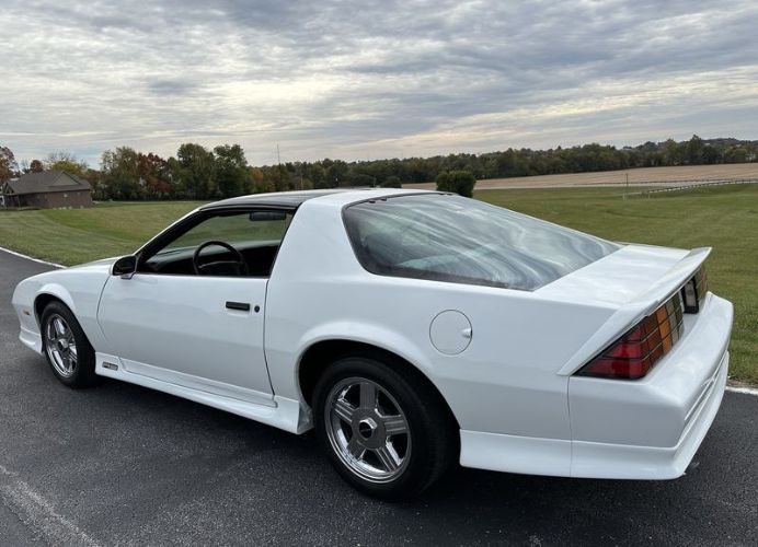 Chevrolet-Camaro-1990-White-Gray-15