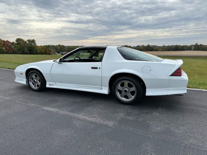 Chevrolet-Camaro-1990-White-Gray-16