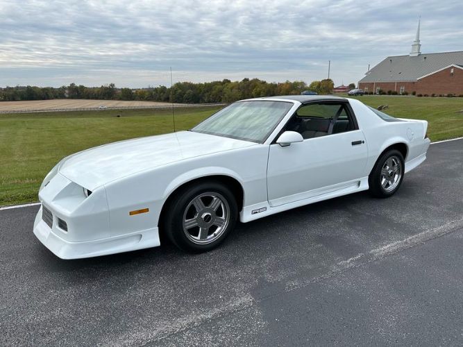Chevrolet-Camaro-1990-White-Gray-19