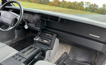 Chevrolet-Camaro-1990-White-Gray-2
