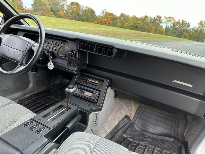 Chevrolet-Camaro-1990-White-Gray-2