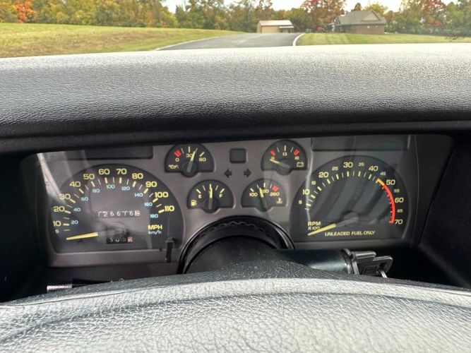 Chevrolet-Camaro-1990-White-Gray-24
