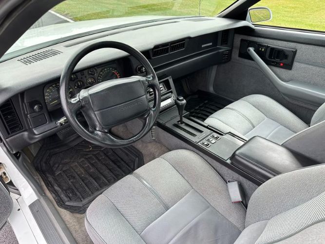 Chevrolet-Camaro-1990-White-Gray-25