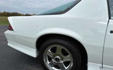 Chevrolet-Camaro-1990-White-Gray-27