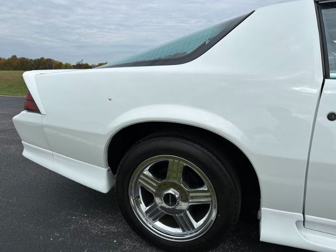 Chevrolet-Camaro-1990-White-Gray-27