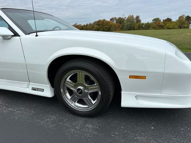 Chevrolet-Camaro-1990-White-Gray-28