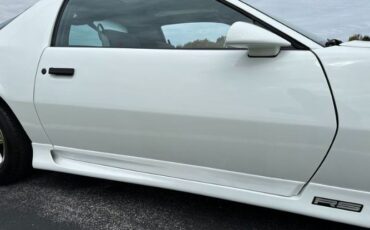 Chevrolet-Camaro-1990-White-Gray-29