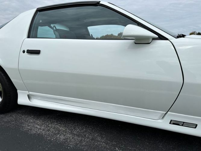 Chevrolet-Camaro-1990-White-Gray-29