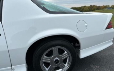 Chevrolet-Camaro-1990-White-Gray-30
