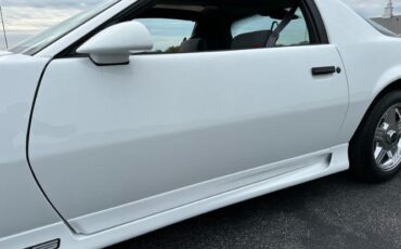 Chevrolet-Camaro-1990-White-Gray-31