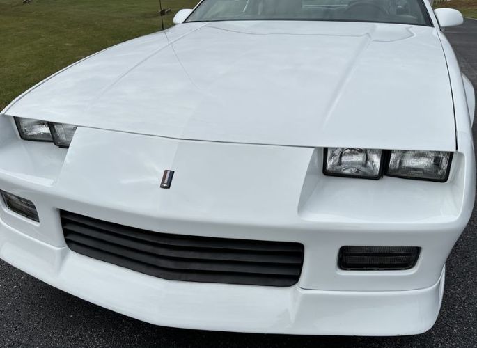 Chevrolet-Camaro-1990-White-Gray-32