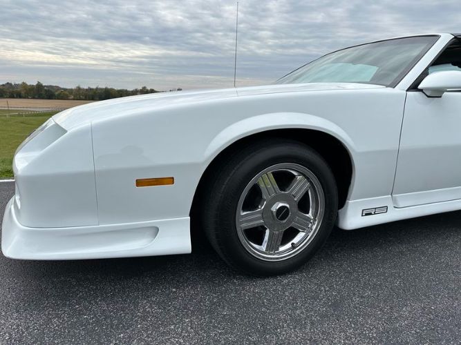 Chevrolet-Camaro-1990-White-Gray-33