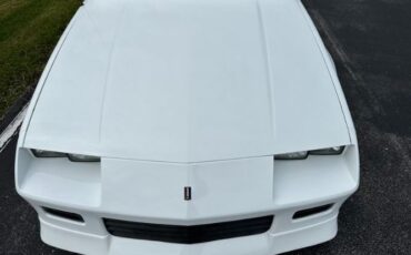 Chevrolet-Camaro-1990-White-Gray-34