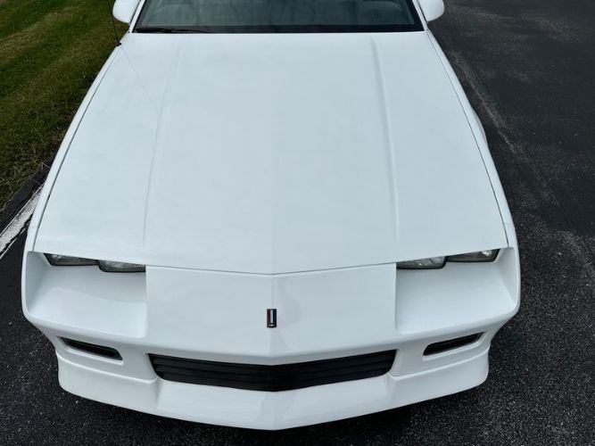 Chevrolet-Camaro-1990-White-Gray-34
