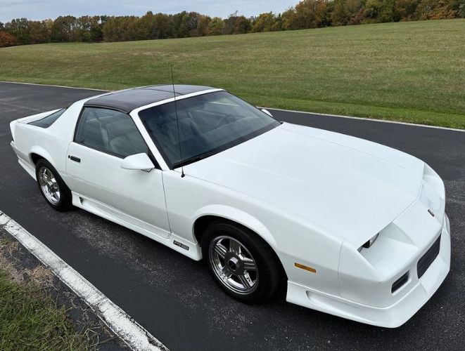 Chevrolet-Camaro-1990-White-Gray-35