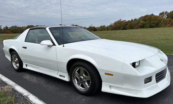 Chevrolet-Camaro-1990-White-Gray-36