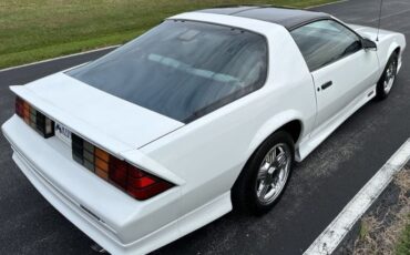 Chevrolet-Camaro-1990-White-Gray-38