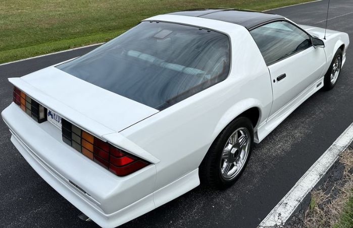 Chevrolet-Camaro-1990-White-Gray-38