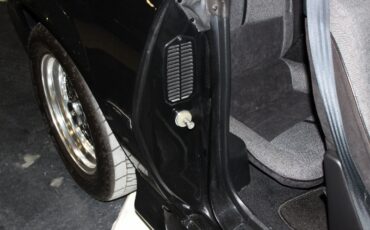 Chevrolet-Camaro-1991-Black-Gray-3