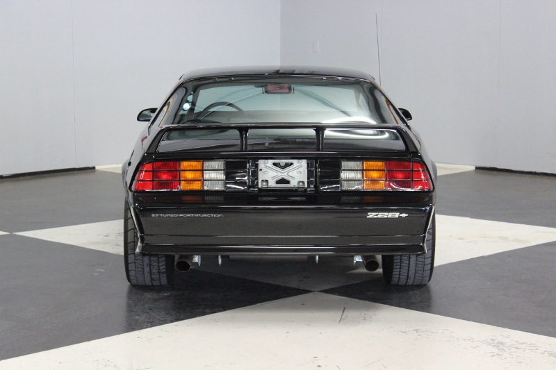 Chevrolet-Camaro-1991-Black-Gray-38