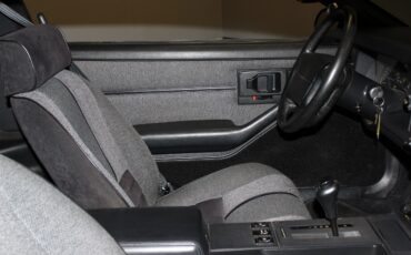 Chevrolet-Camaro-1991-Black-Gray-43