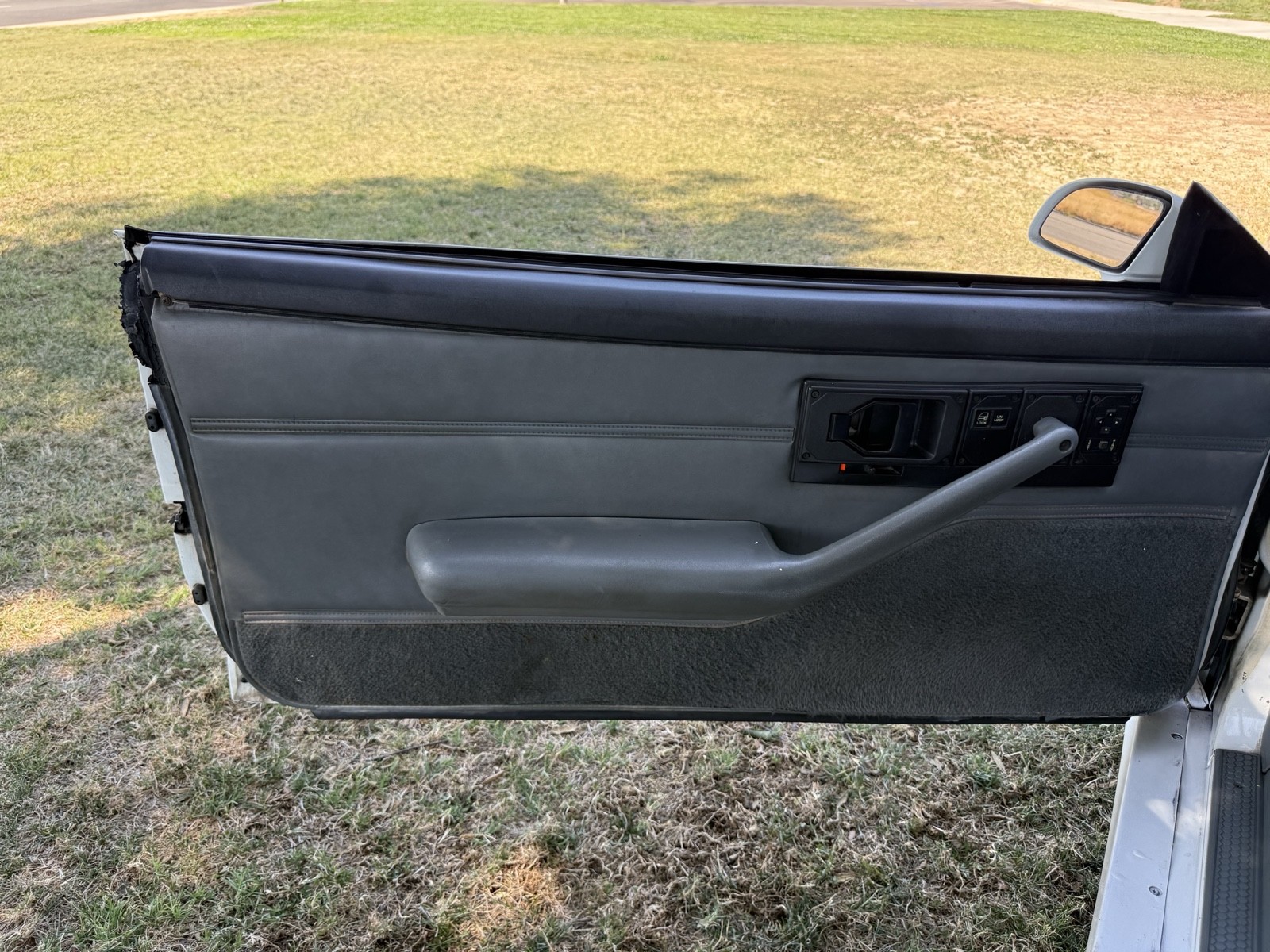 Chevrolet-Camaro-1991-Convertible-12