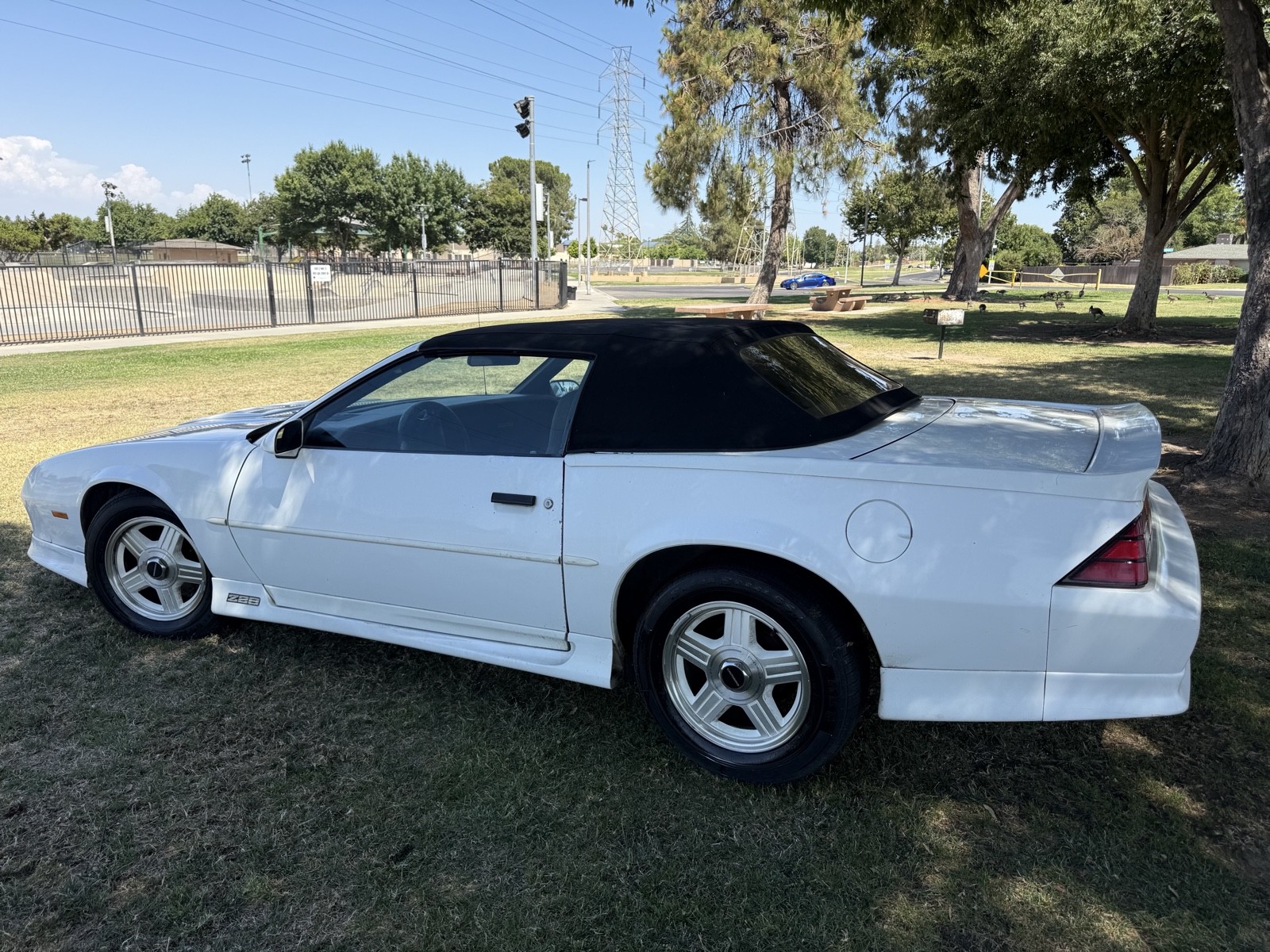 Chevrolet-Camaro-1991-Convertible-2
