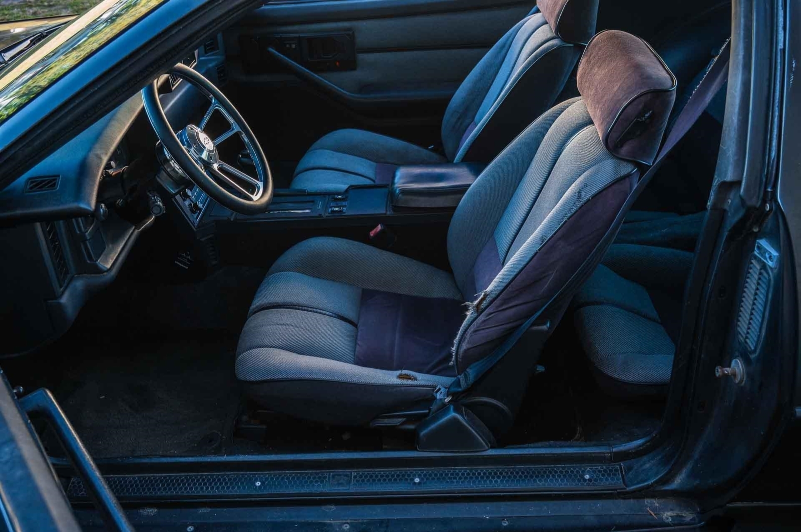 Chevrolet-Camaro-1992-2-Door-10