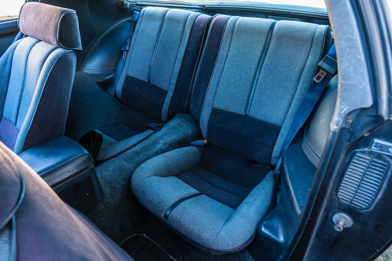 Chevrolet-Camaro-1992-2-Door-12