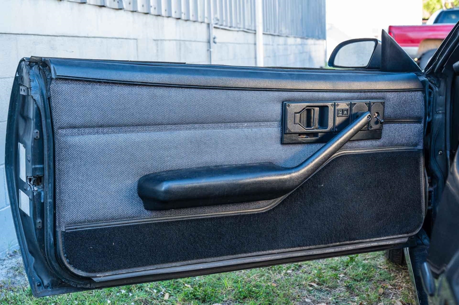 Chevrolet-Camaro-1992-2-Door-30