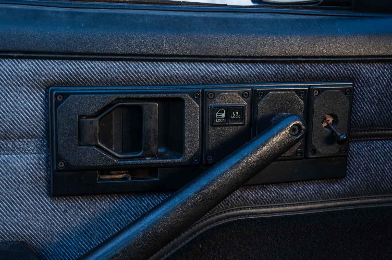 Chevrolet-Camaro-1992-2-Door-31
