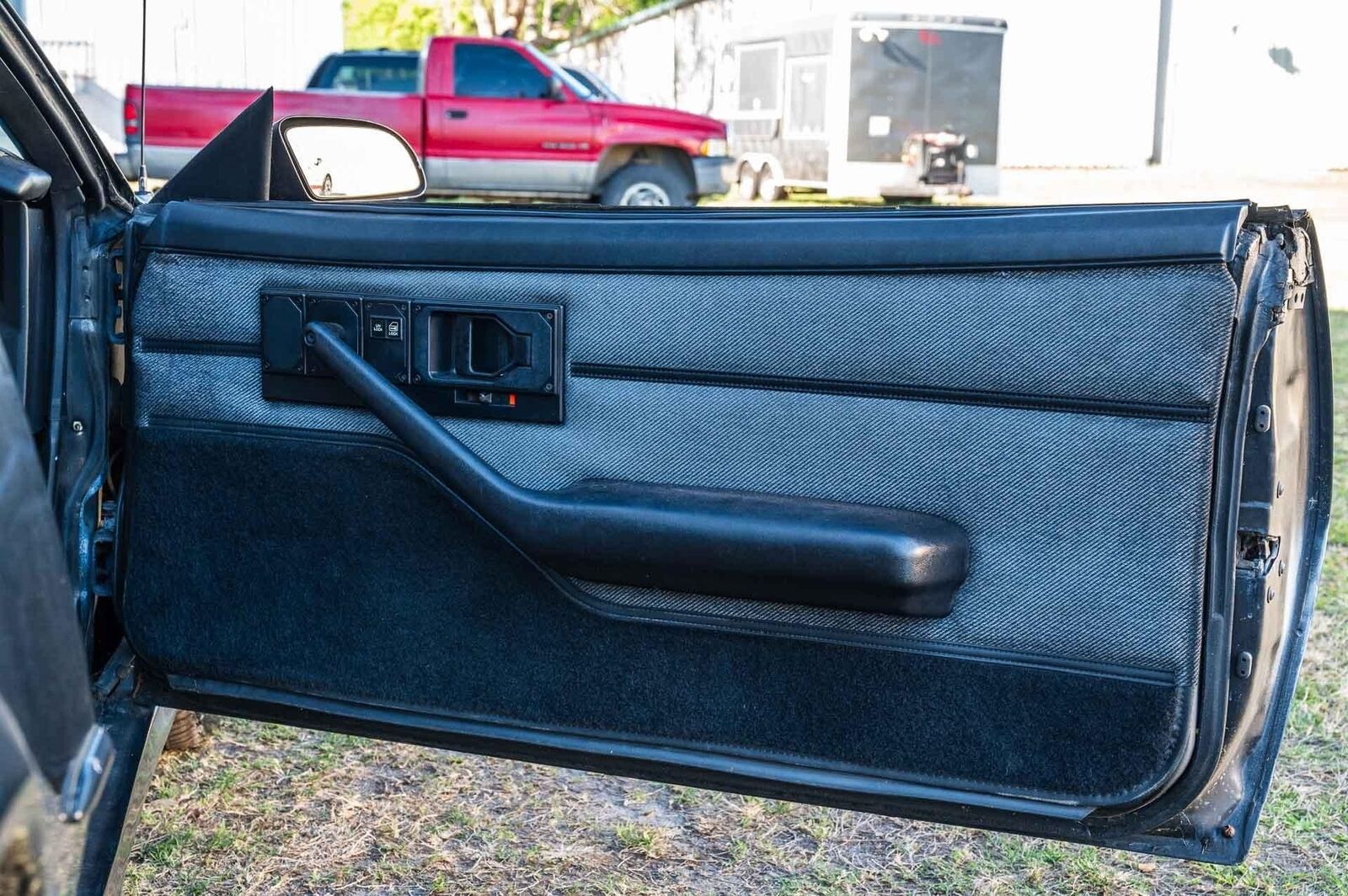 Chevrolet-Camaro-1992-2-Door-35