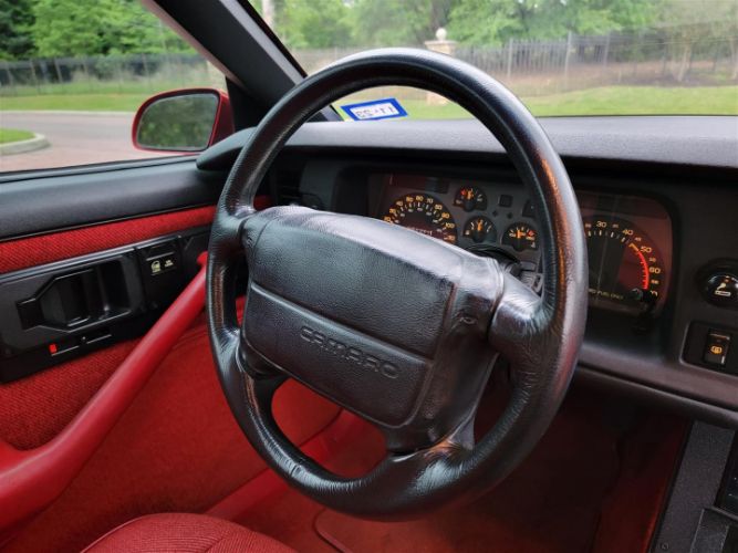 Chevrolet-Camaro-1992-37