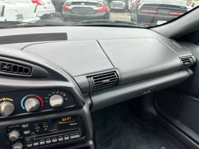 Chevrolet-Camaro-1993-Black-off-White-13