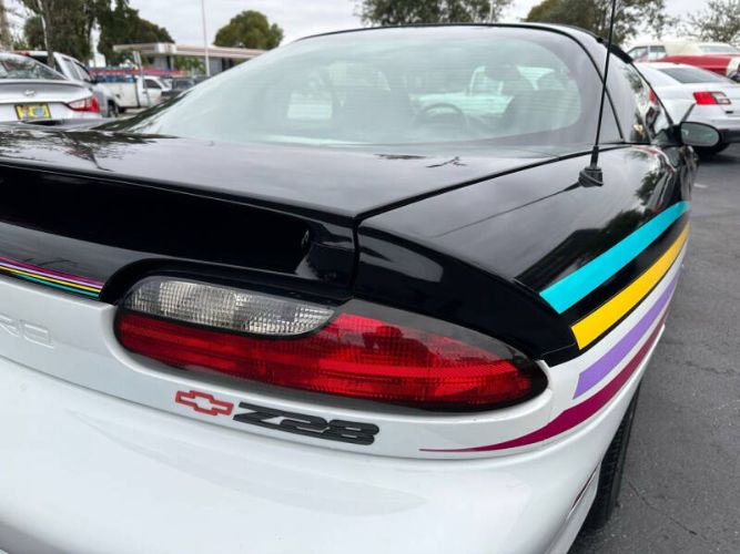 Chevrolet-Camaro-1993-Black-off-White-3