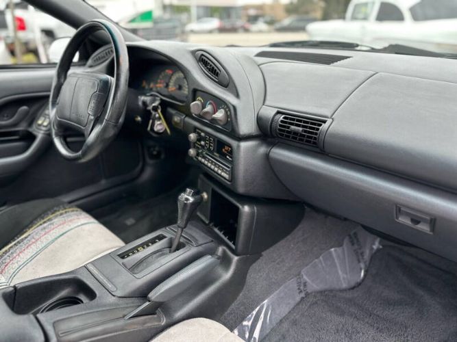 Chevrolet-Camaro-1993-Black-off-White-9