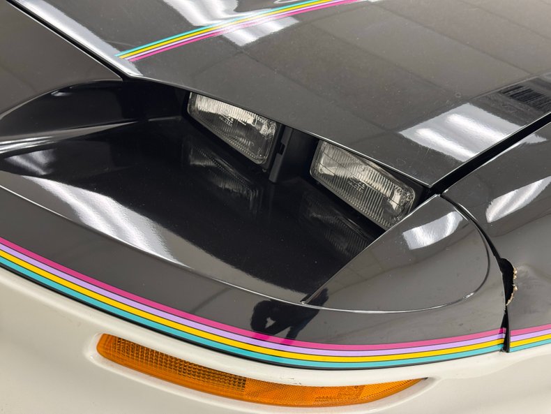 Chevrolet-Camaro-1993-White-and-black-Black-ampamp-White-10