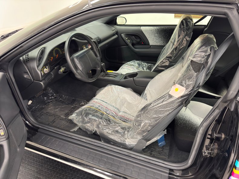 Chevrolet-Camaro-1993-White-and-black-Black-ampamp-White-32