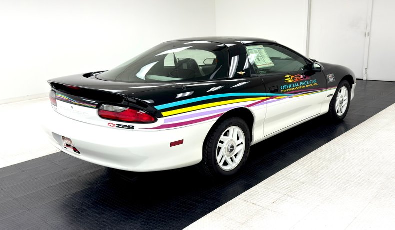 Chevrolet-Camaro-1993-White-and-black-Black-ampamp-White-4