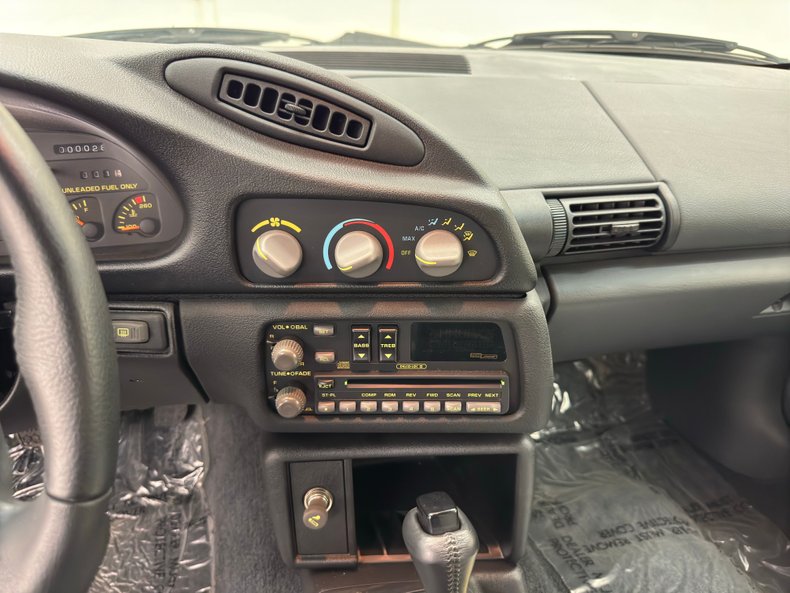 Chevrolet-Camaro-1993-White-and-black-Black-ampamp-White-41