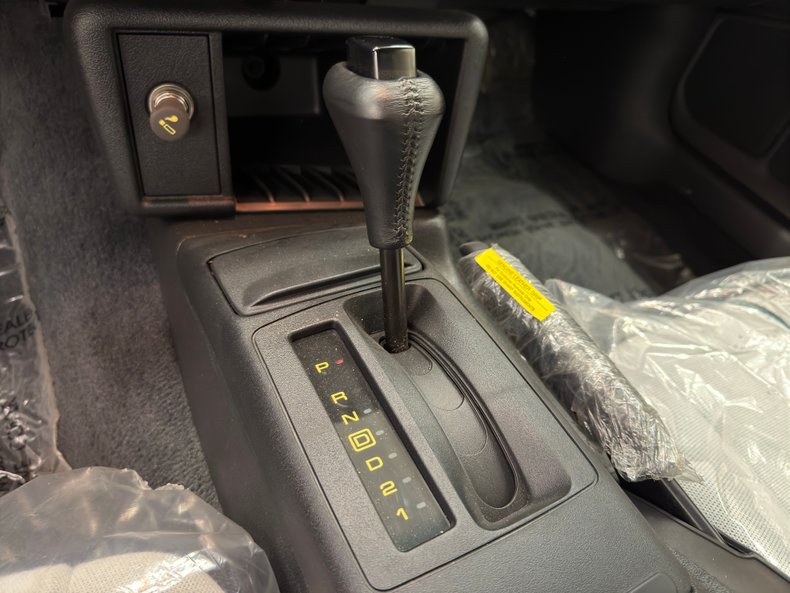 Chevrolet-Camaro-1993-White-and-black-Black-ampamp-White-43