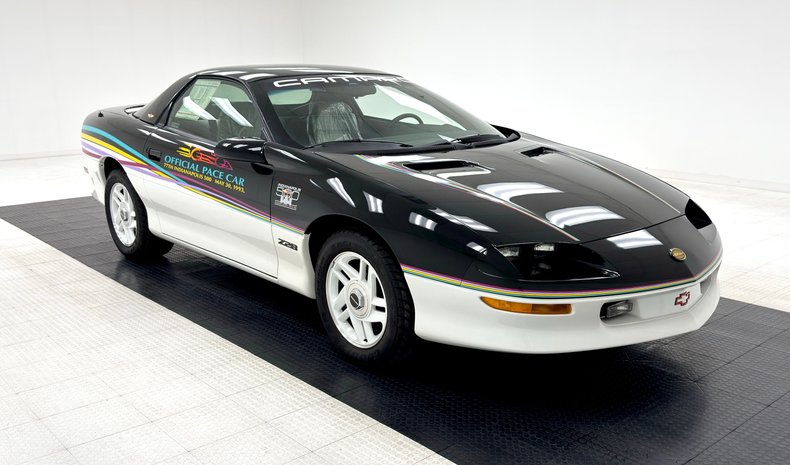 Chevrolet-Camaro-1993-White-and-black-Black-ampamp-White-6