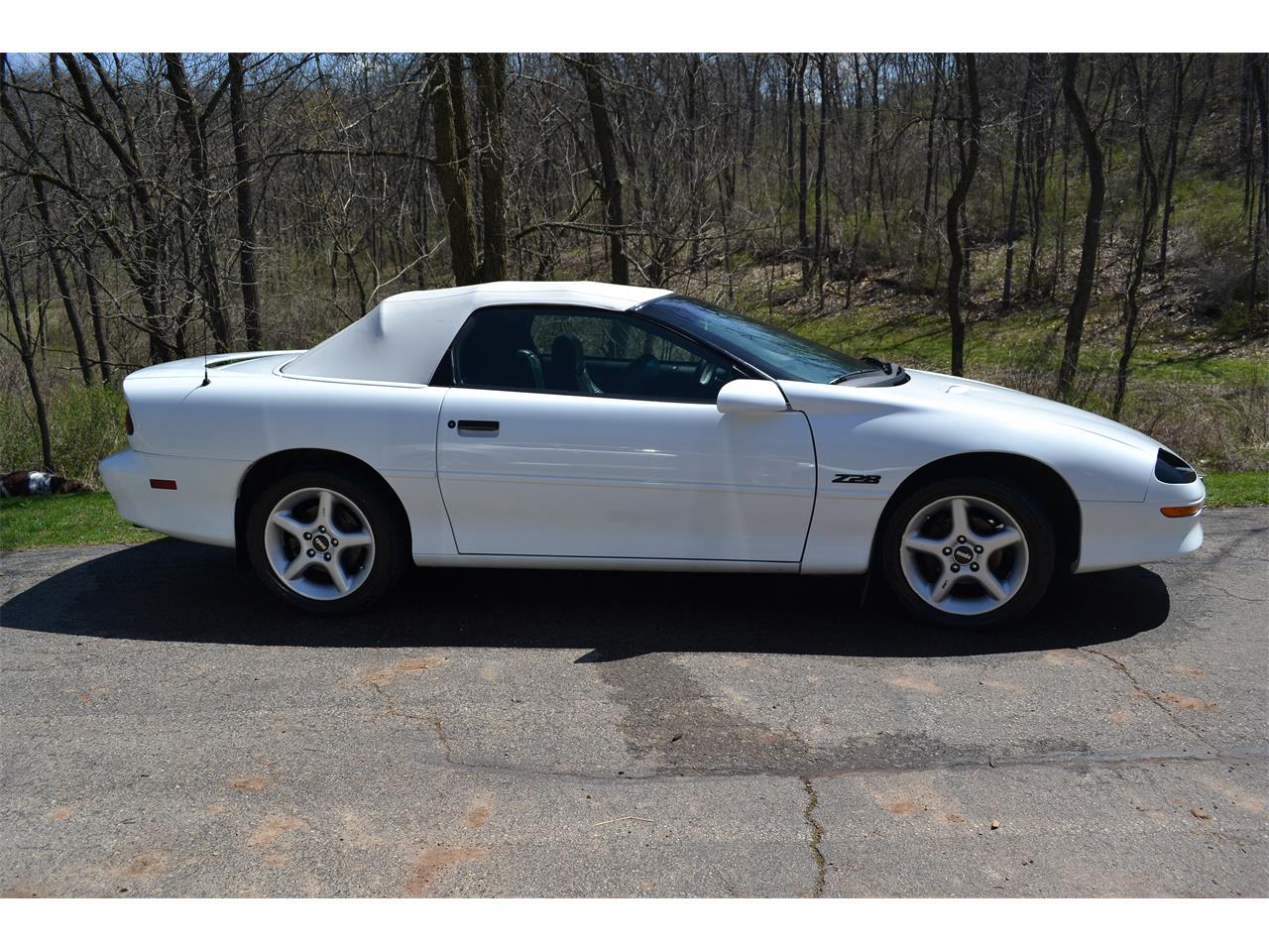 Chevrolet-Camaro-1995-White-Black-1