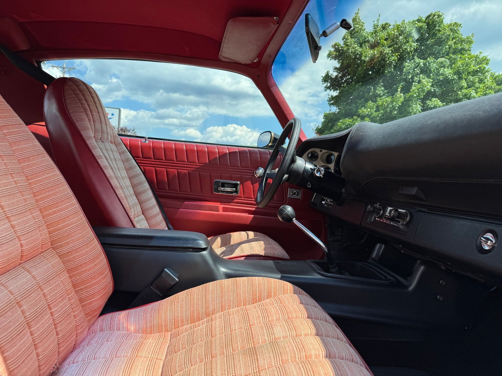 Chevrolet-Camaro-4-Speed-1977-12