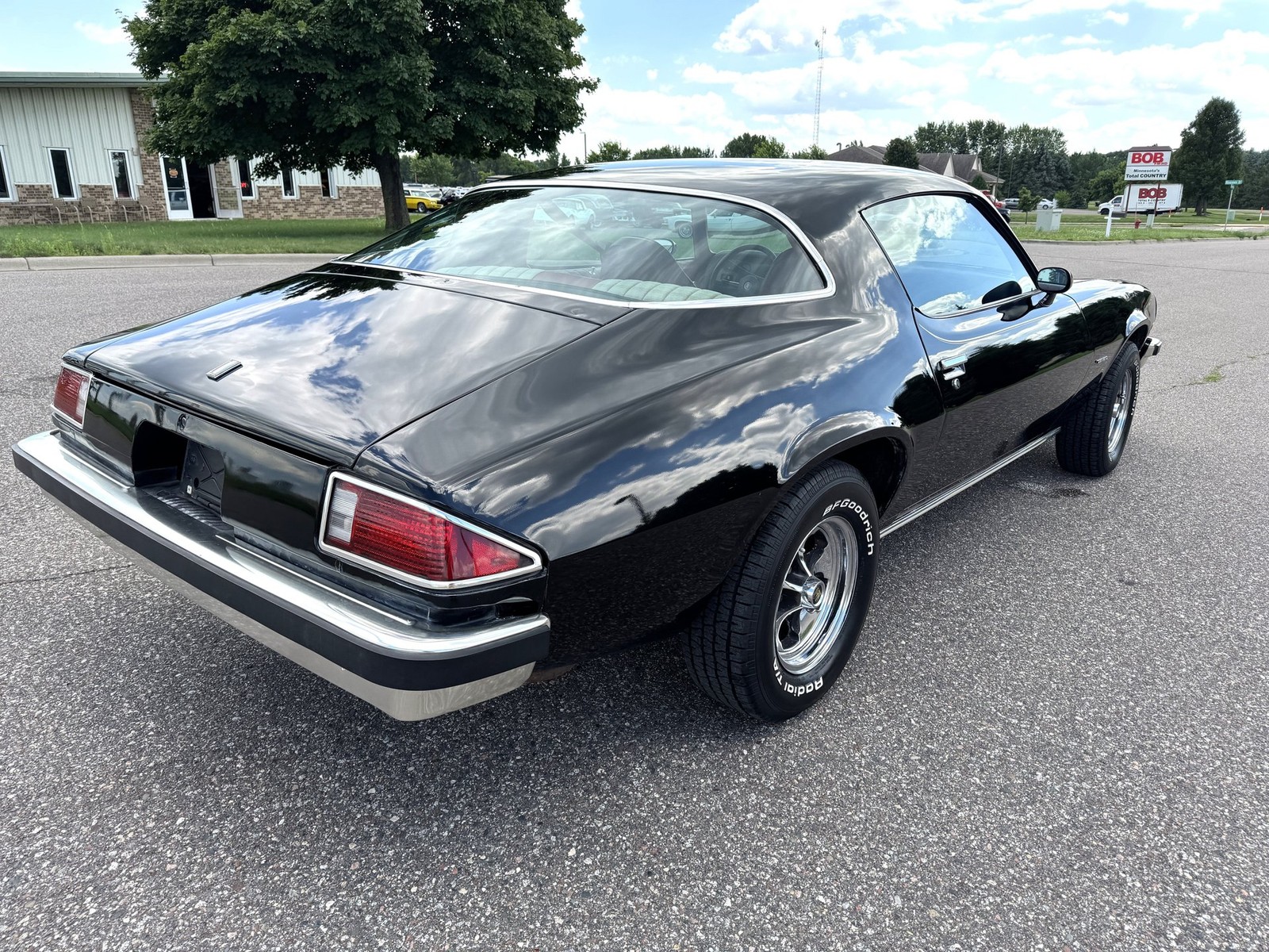 Chevrolet-Camaro-4-Speed-1977-2