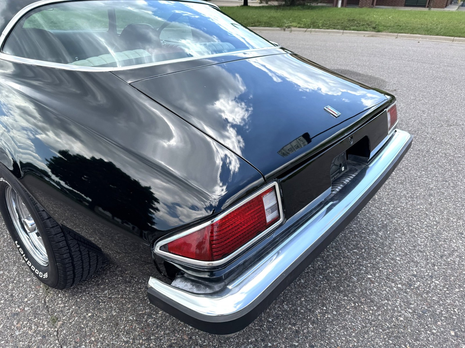 Chevrolet-Camaro-4-Speed-1977-32