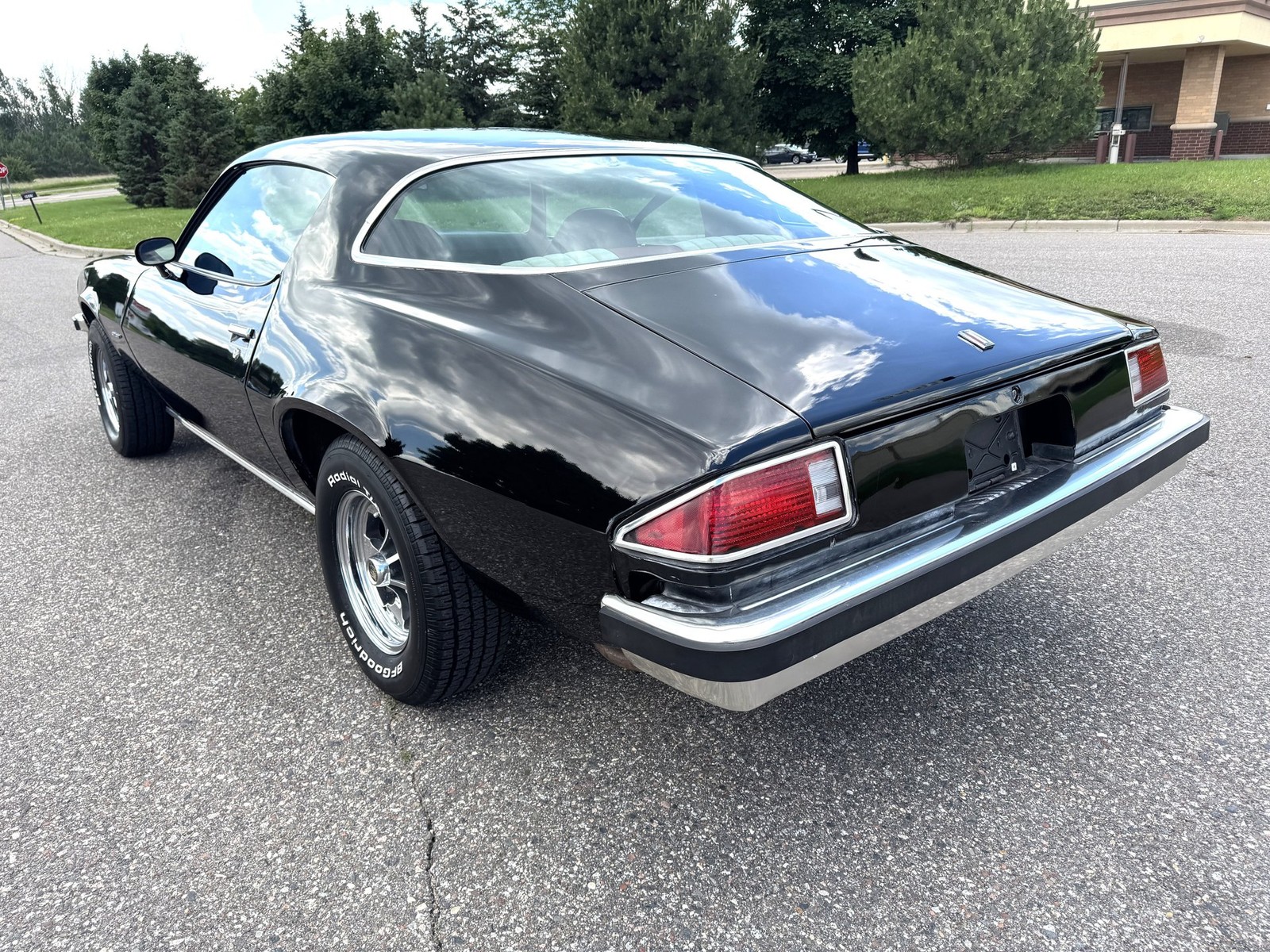 Chevrolet-Camaro-4-Speed-1977-5