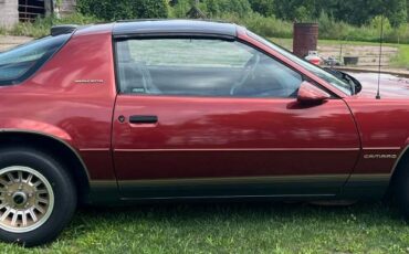 Chevrolet-Camaro-berlinetta-1986-red-1
