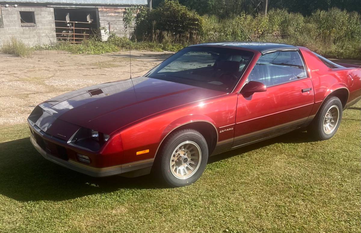 Chevrolet-Camaro-berlinetta-1986-red-2