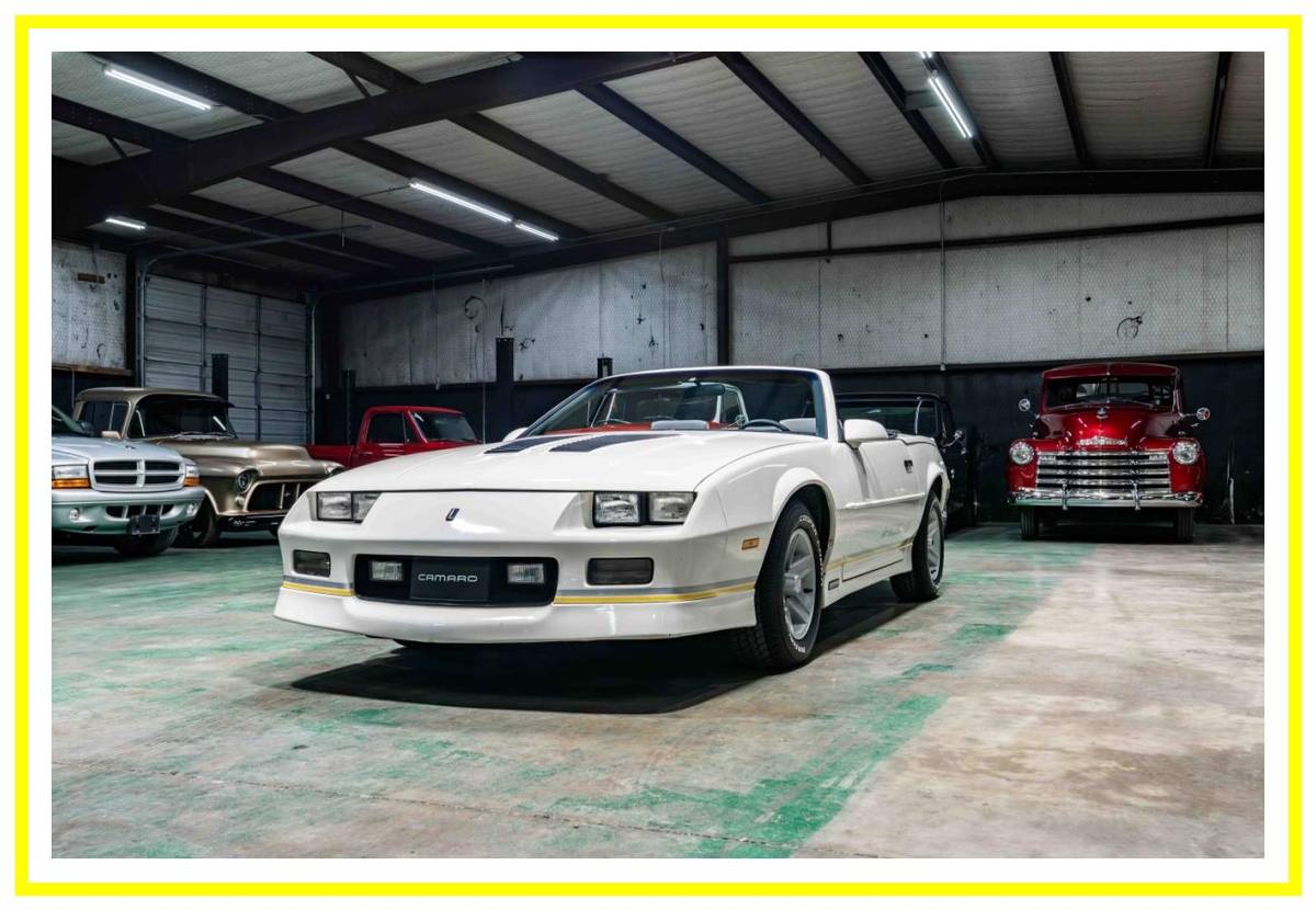 Chevrolet-Camaro-iroc-convertibl-1988-white